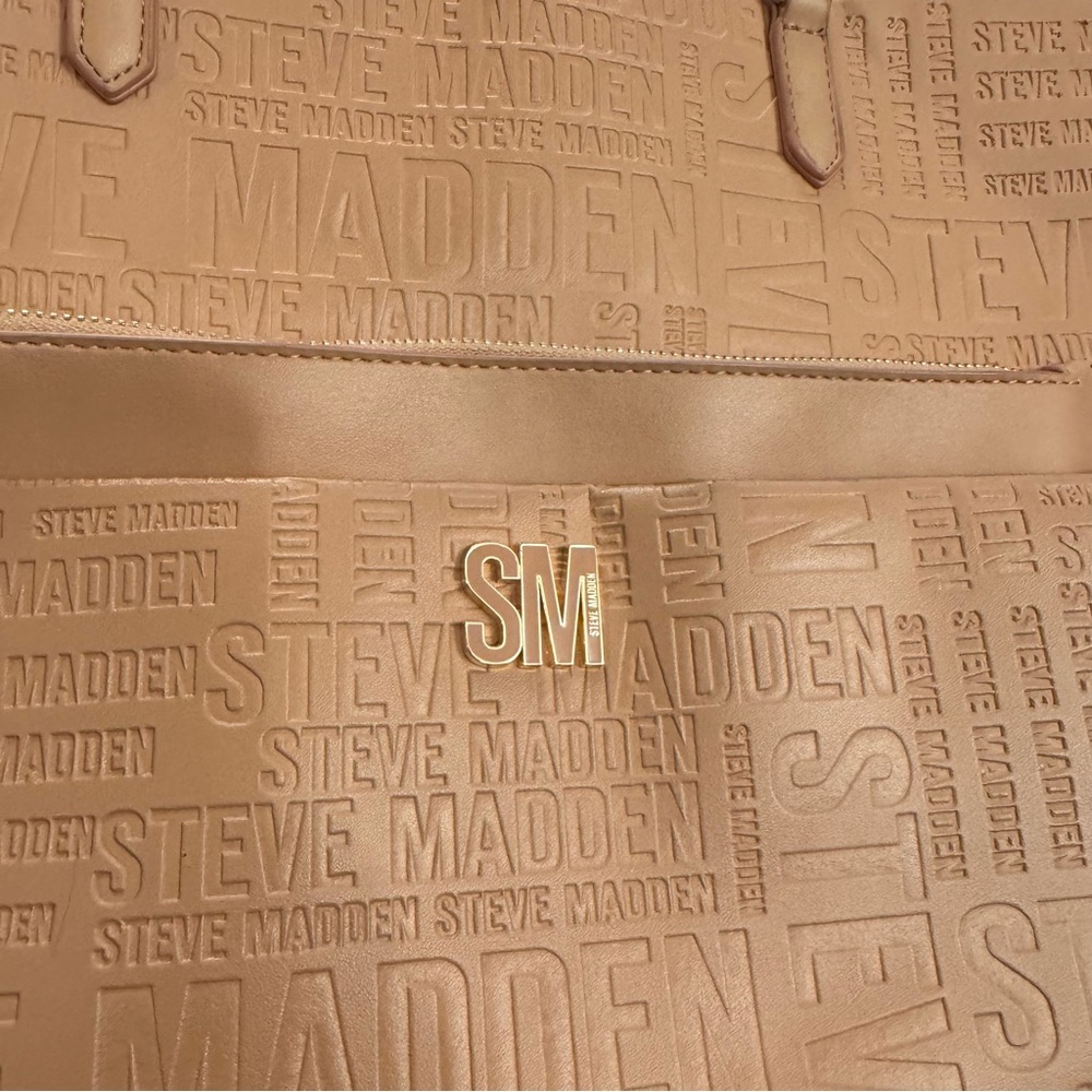 Steve Madden Large Logo Embossed Tote Tan Shoulder Bag Gold Hardware - Picture 12 of 12